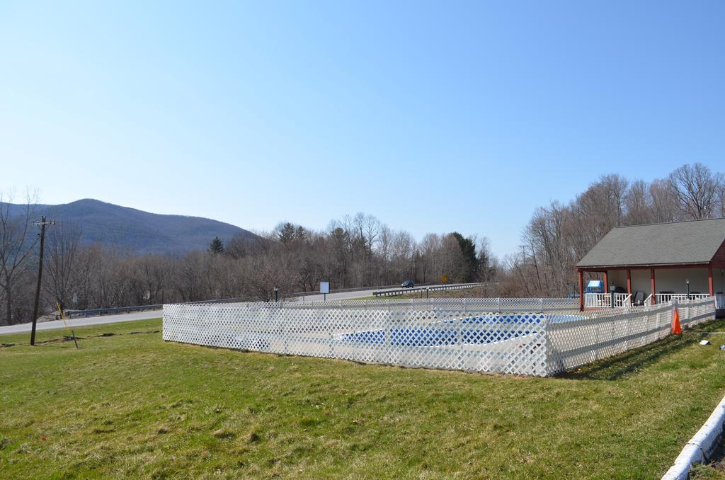 Ladd Brook Inn Pownal Eksteriør bilde